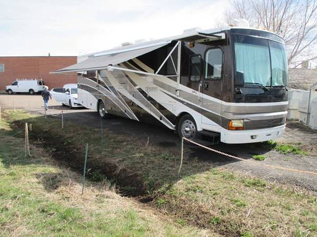 2003 Fleetwood Discovery Photo