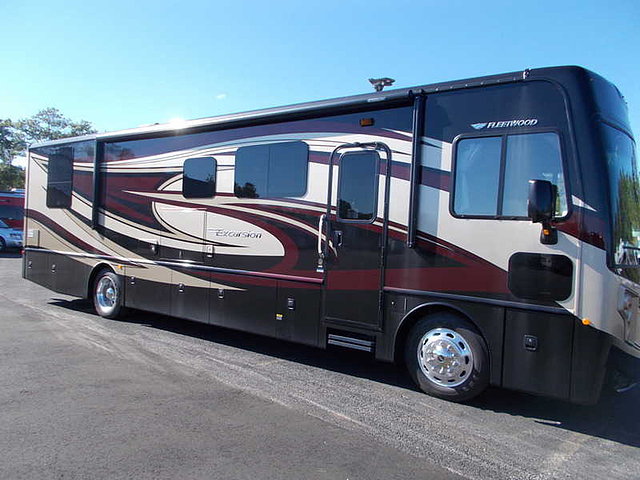 2015 Fleetwood Excursion Photo