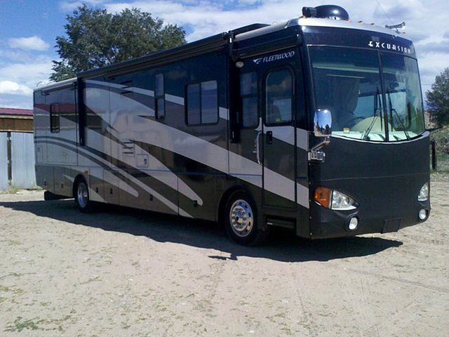 2006 Fleetwood Excursion Photo