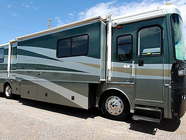 2003 Fleetwood Excursion Photo