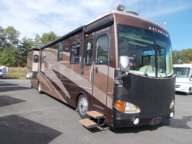 2006 Fleetwood Excursion Photo