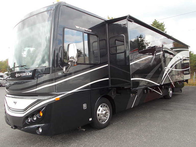 2015 Fleetwood Expedition Photo