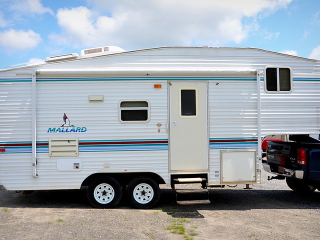 2000 Fleetwood Mallard Photo