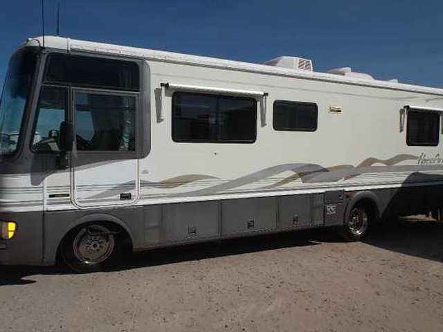 1998 Fleetwood Pace Arrow Photo
