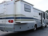 2003 Fleetwood Pace Arrow Photo #4
