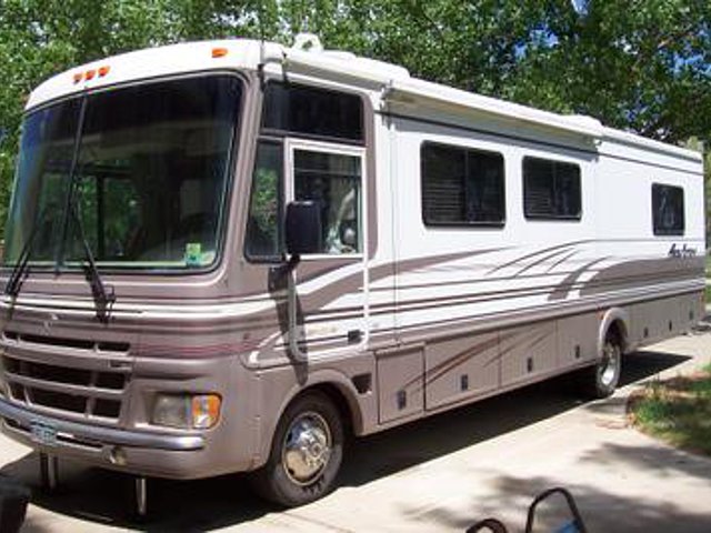 2000 Fleetwood Pace Arrow Photo