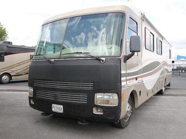2000 Fleetwood Pace Arrow Photo