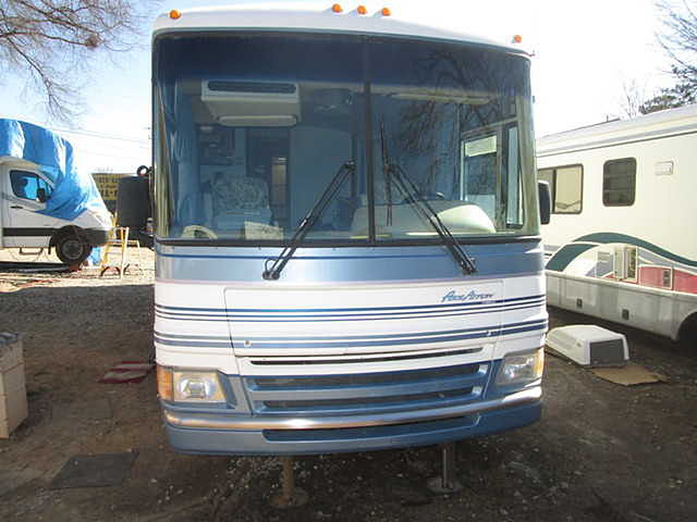 1999 Fleetwood Pace Arrow Photo