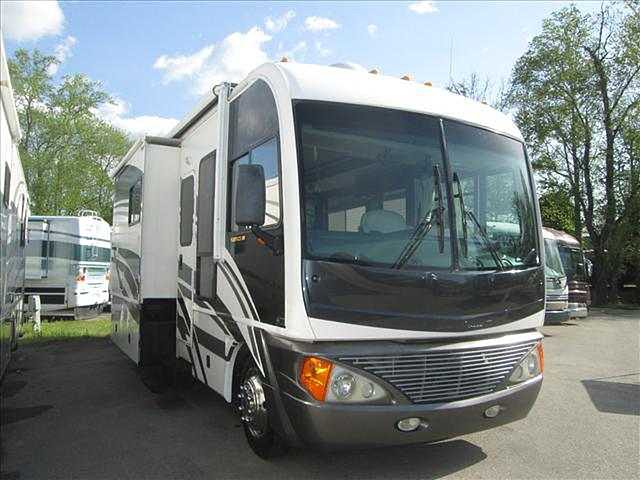 2004 Fleetwood Pace Arrow Photo