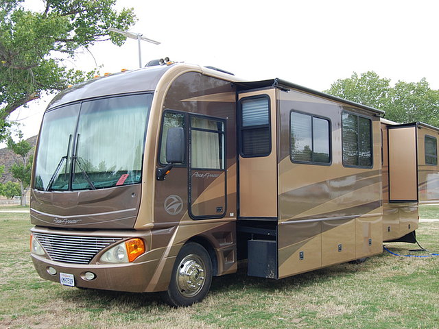 2005 Fleetwood Pace Arrow Photo