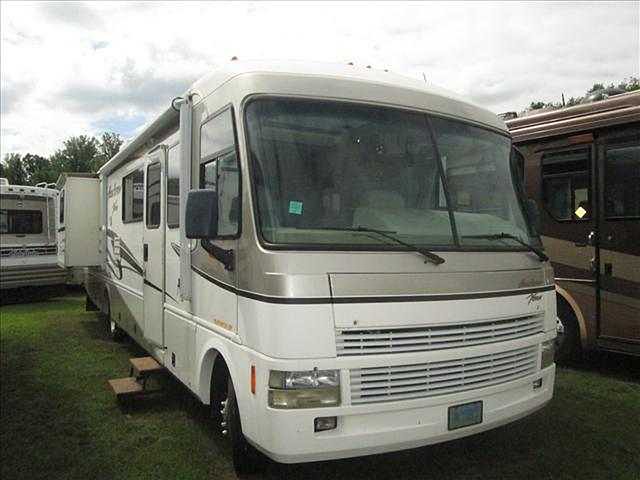 2001 Fleetwood Pace Arrow Photo