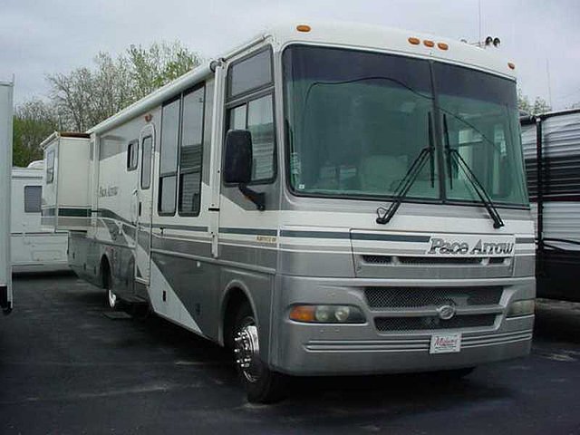 2003 Fleetwood Pace Arrow Photo