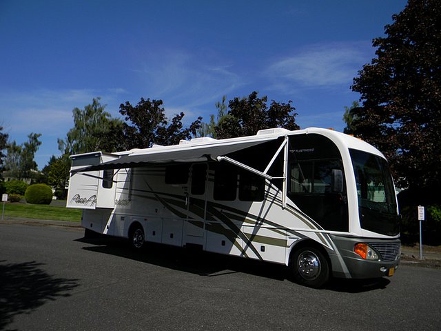 2005 Fleetwood Pace Arrow Photo