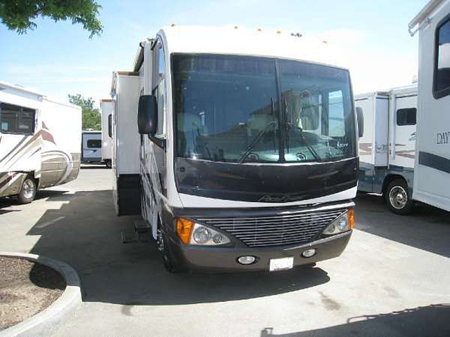 2004 Fleetwood Pace Arrow Photo