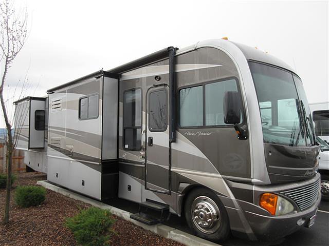2004 Fleetwood Pace Arrow Photo