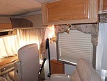 2001 Fleetwood Pace Arrow Vision Photo #11