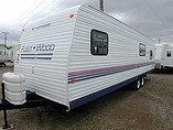 2005 Fleetwood Pioneer Photo #2
