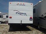2005 Fleetwood Pioneer Photo #5