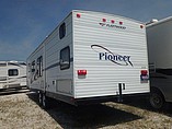2005 Fleetwood Pioneer Photo #6
