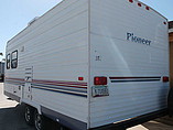 2004 Fleetwood Pioneer Photo #2