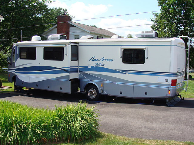 1999 Fleetwood Pace Arrow Vision Photo
