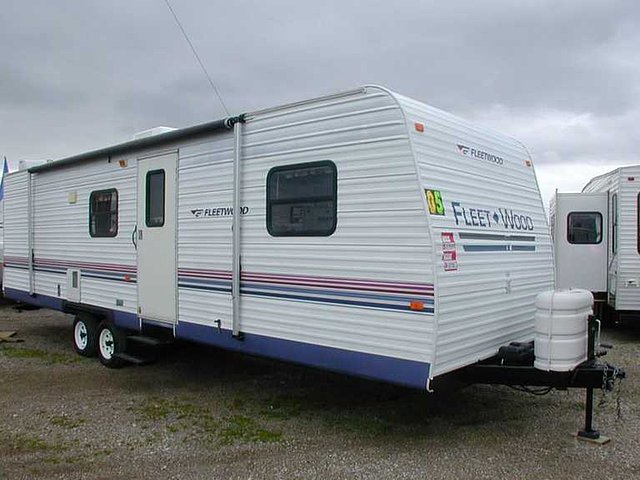 2005 Fleetwood Pioneer Photo