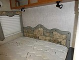 2005 Fleetwood Prowler Photo #19