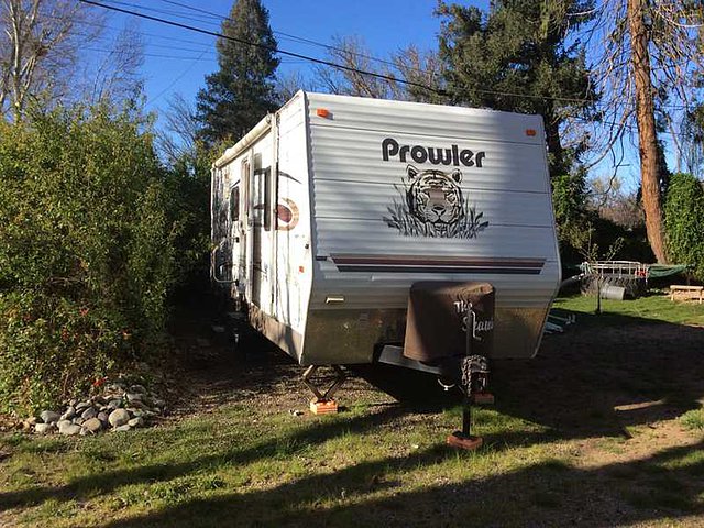 2004 Fleetwood Prowler Photo