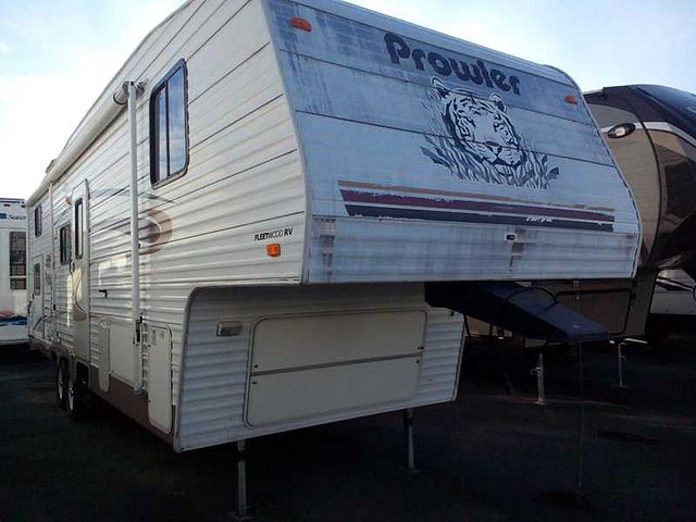 04 Fleetwood Prowler