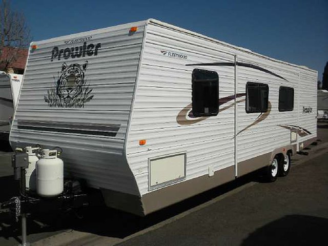 2005 Fleetwood Prowler Photo