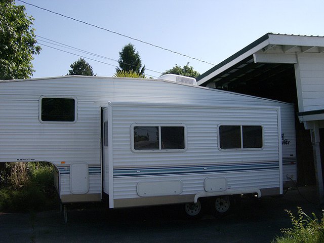 2003 Fleetwood Prowler Photo