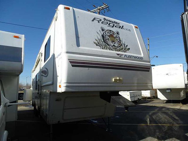 2005 Fleetwood Prowler Photo