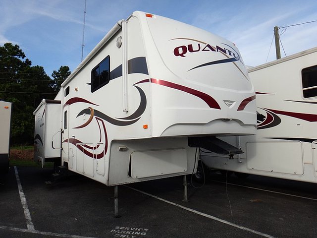 2008 Fleetwood Quantum Photo