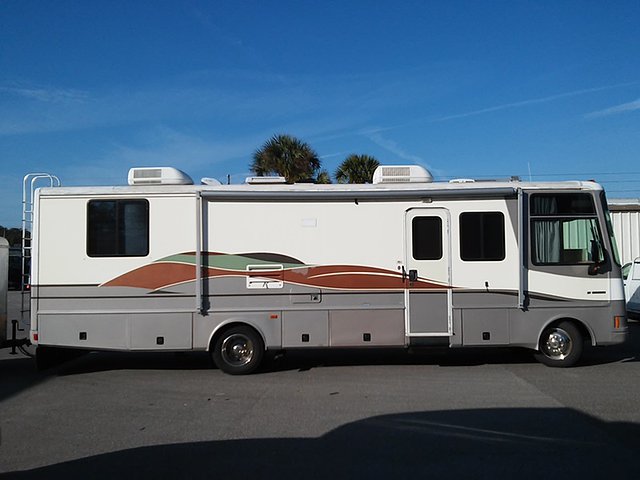 1999 Fleetwood Southwind Photo