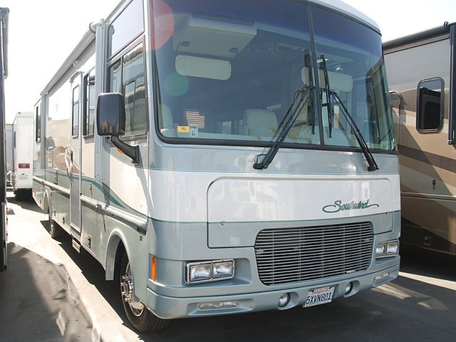 1999 Fleetwood Southwind Photo