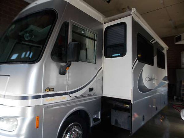 2004 Fleetwood Southwind Photo