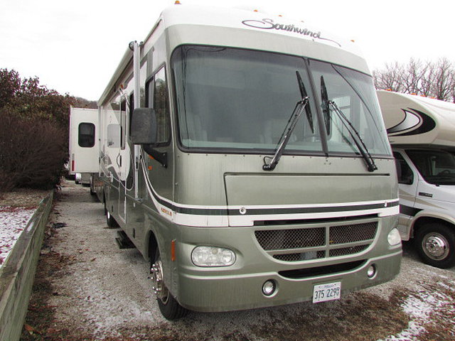 2004 Fleetwood Southwind Photo