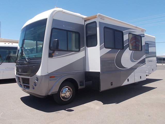 2005 Fleetwood Southwind Photo