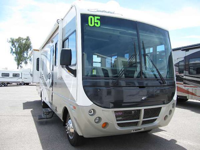 2005 Fleetwood Southwind Photo