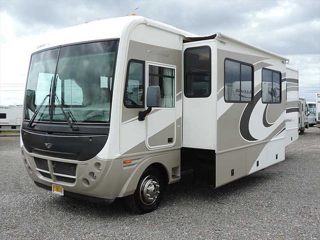 2005 Fleetwood Southwind Photo