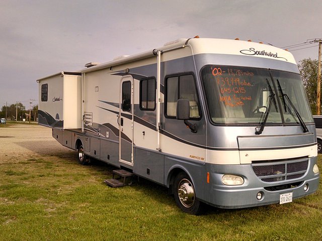2002 Fleetwood Southwind Photo