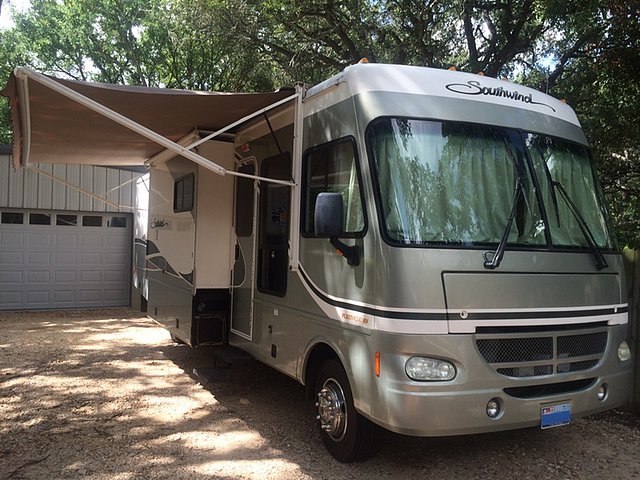 2004 Fleetwood Southwind Photo