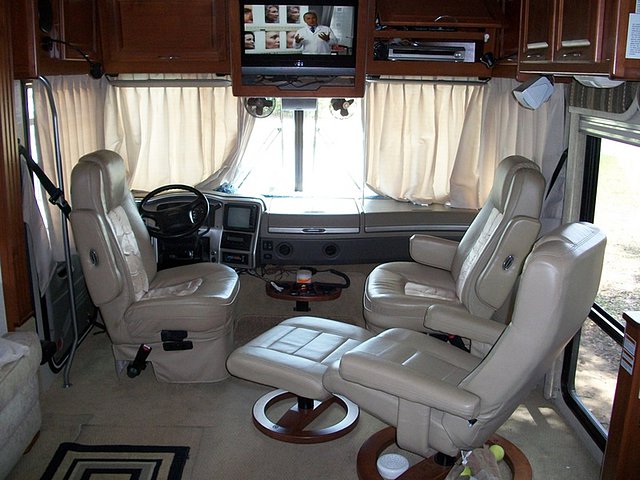 2004 Fleetwood Southwind Photo