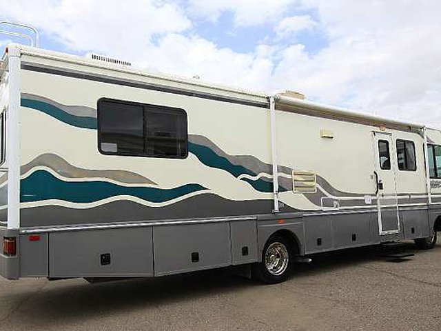1998 Fleetwood Southwind Storm Photo