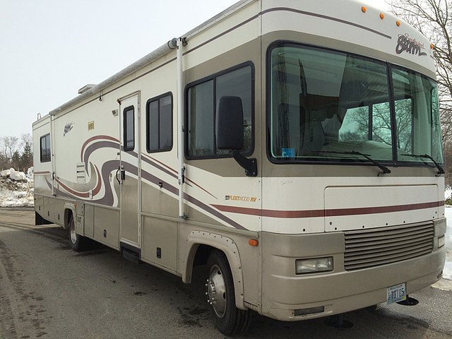 2000 Fleetwood Storm Photo