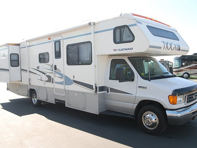 2004 Fleetwood Tioga Photo
