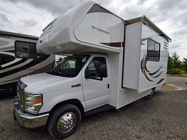 2015 Fleetwood Tioga Montara Photo
