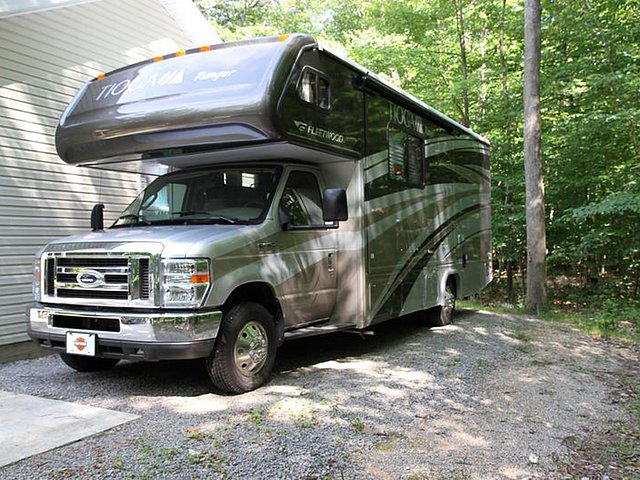 2009 Fleetwood Tioga Ranger Photo