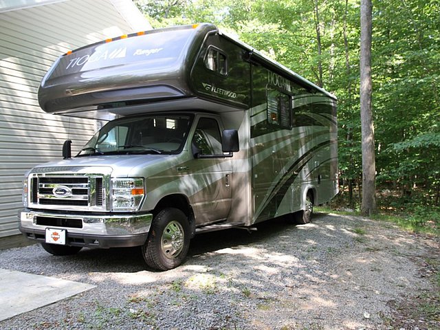 2009 Fleetwood Tioga Ranger Photo