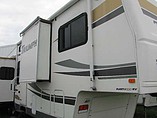 2004 Fleetwood Triumph Regency Photo #3
